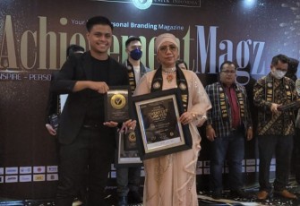 Dr. (C) Hj. Nurmalah SH.MH mendapatkan penghargaan dari INDONESIA ACHIEVEMENT MAGAZINE dan Yayasan Penghargaan Prestasi Indonesia.