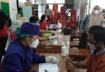 Pelaksanaan vaksinasi di Balai Desa Winong