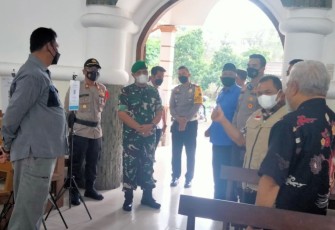 Bupati meninjau kesiapan pelaksanaan ibadah Natal 