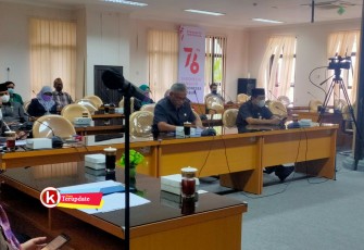 Anggota Masing-masing Fraksi DPRD Kabupaten Blitar Sampaikan Pandangan Umumnya di Forum Rapat Paripurna (foto : Faisal NR / Klikwarta.com)
