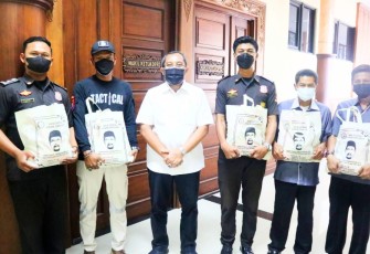 Sahat Bagikan 5000 Sembako  Masyarakat ke Terdampak Covid-19
