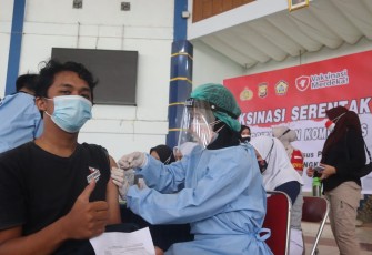 Polda Bengkulu Gelar Vaksinasi di Universitas dan Komunitas