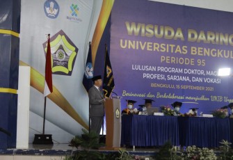 Gubernur Bengkulu Rohidin Mersyah menghadiri Wisuda Daring Periode ke-95 Lulusan Pasca Sarjana, Profesi, Sarjana dan Vokasi Universitas Bengkulu, di Gedung Serbaguna Universitas Bengkulu, Rabu (15/9).