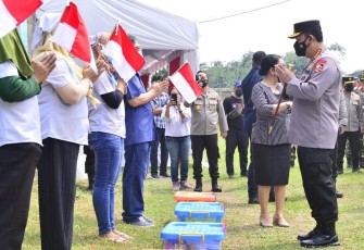 Kapolri Jenderal Polisi Drs Listyo Sigit Prabowo MSi Distribusikan 1000 Paket Sembako Untuk Masyarakat di Tangerang