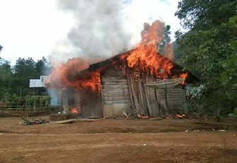  Kebakaran hebat melanda sebuah rumah di Kabupaten Lebong hingga rata dengan tanah