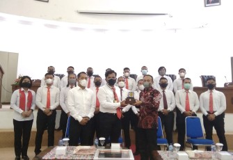 Berhasil Dalam Tugas, Kasat Reskrim Terima Penghargaan Ketua DPRD