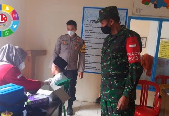 Berikan Rasa Aman, Bhabinkamtibmas dan Babinsa di Majalengka Terus Pantau Kegiatan Vaksinasi Covide-19