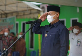 Bupati Lingga, Muhammad Nizar mejadi pembina upacara pada Peringatan Hari Amal Bhakti (HAB) ke-76 Kementerian Agama RI