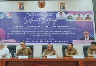Kegiatan kilas balik implementasi kurikulum merdeka untuk tiga daerah sasaran.