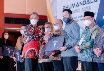 Pemko Padang Panjang meraih penghargaan Simpul Jaringan Terbaik Bhumandala Nawasena dari Badan Informasi Geospasial (BIG).