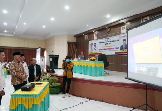 Gubernur saat launching Aplikasi E-Silat di ruang rafflesia BPSDM Provinsi Bengkulu, Rabu (16/11). 