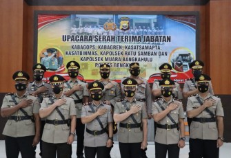 Foto Bersama usai sertijab