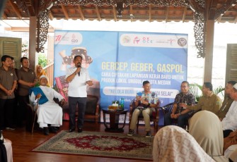 Ketua Dewan Pembina Gemawira Sumut, H Rahudman Harahap saat meminta Menparekraf Sandiaga S Uno untuk membantu membangkitkan martabat UMKM di Sumut.