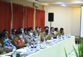 Rapat Koordinasi Rencana Kerja Tim Penyelamatan Ekosistem Danau Toba yang dilaksanakan di Aula Hotel Khas Parapat, Senin (11/01).