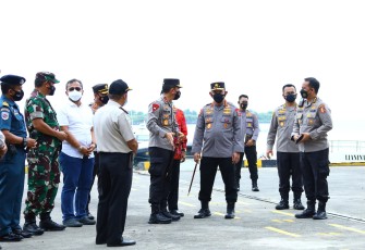 Kapolri Jenderal Listyo Sigit Prabowo meninjau langsung Pelabuhan Benoa