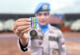 Briptu Nina Polda Bengkulu Persembahkan Medali United Nations dari PBB