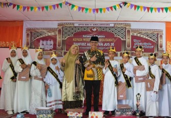 Acara wisuda Tahfidz Qur'an di SDN 01 Simalanggang.