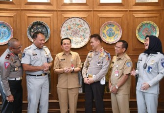 Dirjen Keuda Kemendagri, Agus Fatoni dalam Rakor Pembina Samsat Nasional bersama Kakorlantas Polri Irjen Pol. Firman Shantyabudi, dan Direktur Utama PT Jasa Raharja Rivan A. Purwantono beserta jajaran di Plataran Menteng, Jakarta Pusat, Senin (13/06/2022). 