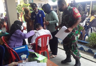 Koramil 422-03 Bersama Bhabinkamtibmas dari polsek Pesisir barat (Pesibar) guna untuk pendampingan pengamanan kegiatan Vaksinasi covid -19 untuk anak usia 6-11 tahun, di SDN 10 Pekon Rawas