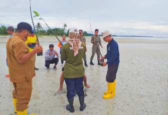 Tanam 1000 Pohon Mangrove  di pantai Pengudang Kecamatan Telok Sebong Kabupaten Bintan