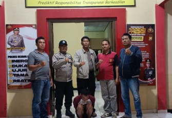 Tersangka saat diamankan