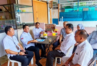 Gubernur Ansar saat melakukan koordinasi dan menerima audiensi Manager PT. PLN (Persero) UP3 Tanjungpinang dan Manager PT. PLN (Persero) UP2K Tanjungpinang, di Tanjungpinang, Rabu (07/09). 