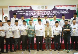 Wagub Rosjonsyah saat menghadiri acara pengukuhan pengurus Asosiasi Petani Kelapa Sawit Indonesia (APKASINDO) Provinsi Bengkulu di Hotel Santika, Senin 27/06/2022.