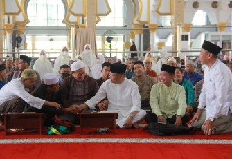 Gubernur Bengkulu Rohidin Mersyah pada Muroqaz Al Qur'an Kerjasama antara Masjid Raya Baitul Izzah dengan Komunitas Pencinta Al-Qur'an, Minggu (3/4/2022).
