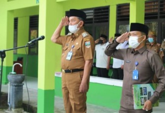  Wakil Bupati (Wabub) Pesisir Barat (Pesibar) A.Zulqoini Syarif, menghadiri sekaligus menjadi Inspektur upacara hari amal bhakti kementrian agama ke 76 bertempat di lapangan MAN KRUI