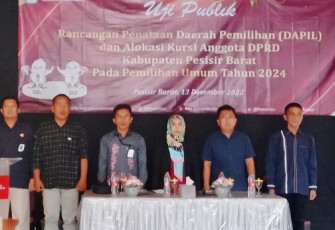KPU Pesibar saat Gelar Rapat Uji Publik Rancangan Dapil Anggota DPRD 