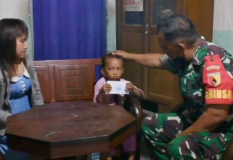 Kepedulian Sertu Sugiarto Terhadap Anak Yatim Piatu