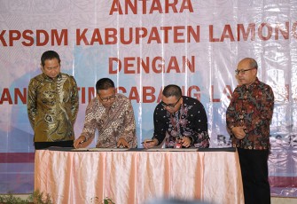 Bank Jatim saat teken PKS Dengan BKPSDM Lamongan 
