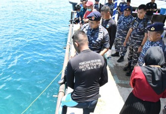 TNI AL Pulihkan Terumbu Karang di Perairan Hansisi Kupang