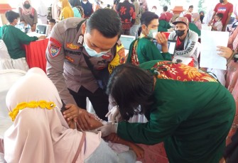 Polsek Patean tinjau langsung pelaksanaan vaksinasi di SD Negeri Selo, SD Negeri 1, 2 dan 3 Curugsewu dan MI NU 25 Curugsewu