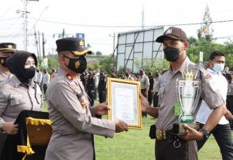 Upacara HUT ke - 41 Satpam di halaman Mapolres Klaten