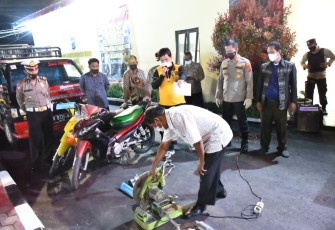 Pemusnahan knalpot brong di halaman Mapolres Samosir