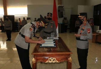Kapolda Bengkulu saat memimpin sertijab Kapolres Lebong