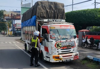 Kendaraan overload dan over dimensi (ODOL) ditilang petugas Polres Tulungagung