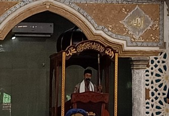 Bripda Raja Fatahillah saat menjadi Khatib Jumat di Masjid Agung Nurul Makmur, Singkil