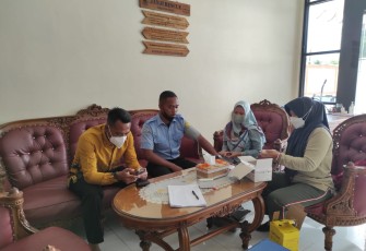 Kunjungan vaksinator door to door