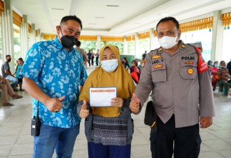 Vaksinasi massal oleh Polres Tebing Tinggi, di Anjungan Sri Mersing Lapangan Merdeka Kota Tebing Tinggi 