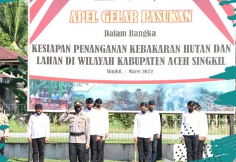Polres Aceh Singkil saat menggelar apel kesiapan penanganan Karhutla