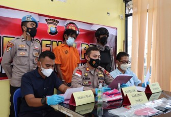 Konferensi pers Polsek Tanjung Pinang Kota