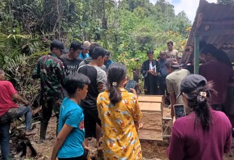 Satgas Bantu Pemakaman Warga di Perbatasan