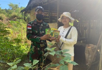 Bantuan Bibit Tanaman Ke Warga Perbatasan Kalbar