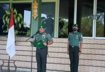 Danrem Pimpin Tradisi Korps Penerimaan dan Pelepasan Perwira Korem 121/Abw