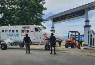 SD Angkasa Lanud Silas Papare Menerima Hibah Pesawat Terbang