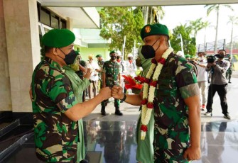 Prajurit Korem 071/Wijayakusuma Sambut Calon Danrem Baru