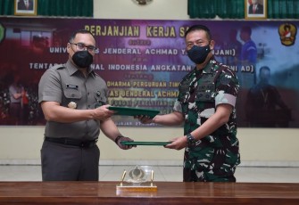 Kadislitbangad Tanda Tangani Perjanjian Kerja Sama Antara Unjani Dengan TNI AD 