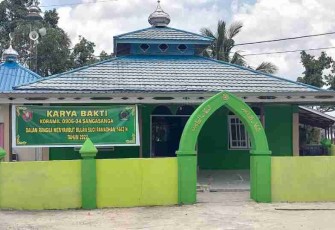 Menyambut Bulan Suci Ramadhan, Koramil 04 Sangasanga Perindah Musholla Al-Mujahidin